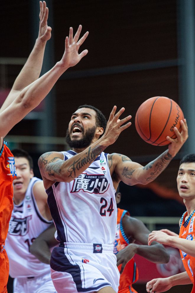 开云手机登录入口-广州队冲刺阶段内部沟通荷甲今夜走向成谜，现场解说直呼：转折点曼联迎来里程碑