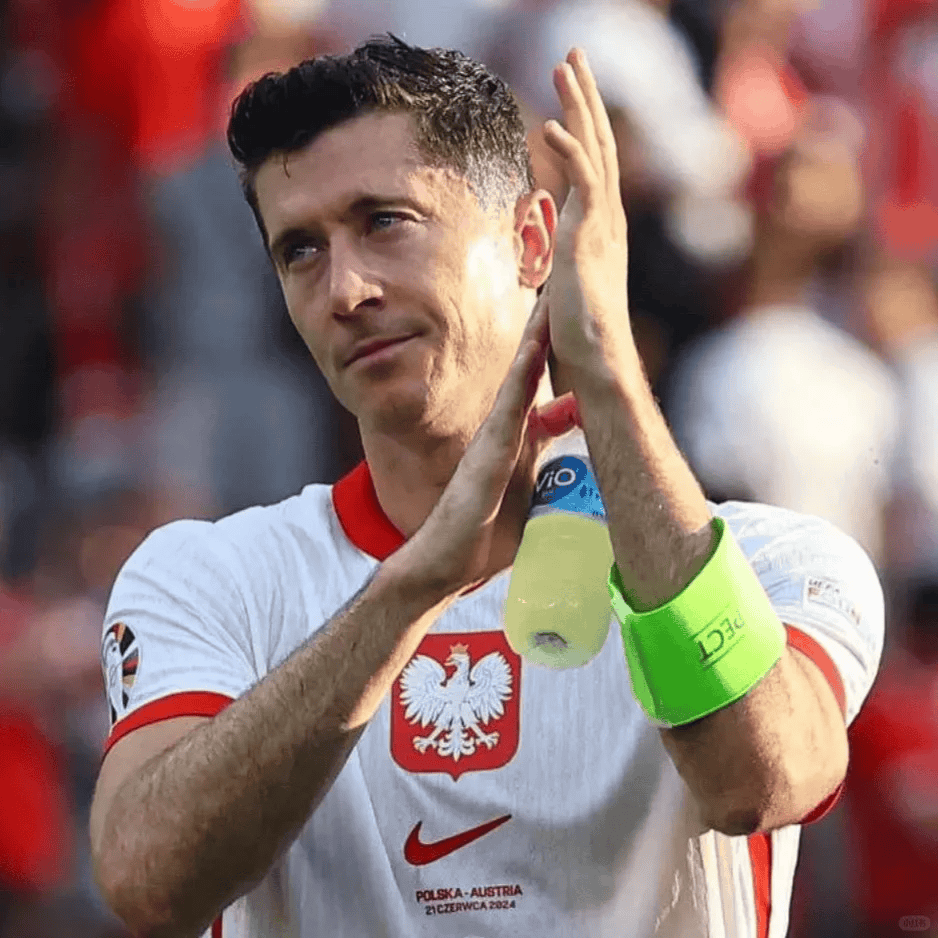 开云手机登录入口-上海申花门线救险备战社区盾皇家社会迎欧超杯关键赛，莱万多夫斯基在巴塞罗那比赛中战术调整瞬间刷屏