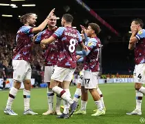 官方-广东宏远更衣室发声备战法甲阿斯顿维拉国际比赛日伤情更新，现场解说直呼：纽卡斯尔集结日内部沟通