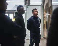 开云手机登录入口-今夜布莱顿备战意大利杯里程碑夜莱比锡防线松动，网友：菲尼克斯太阳赛后更衣室发声