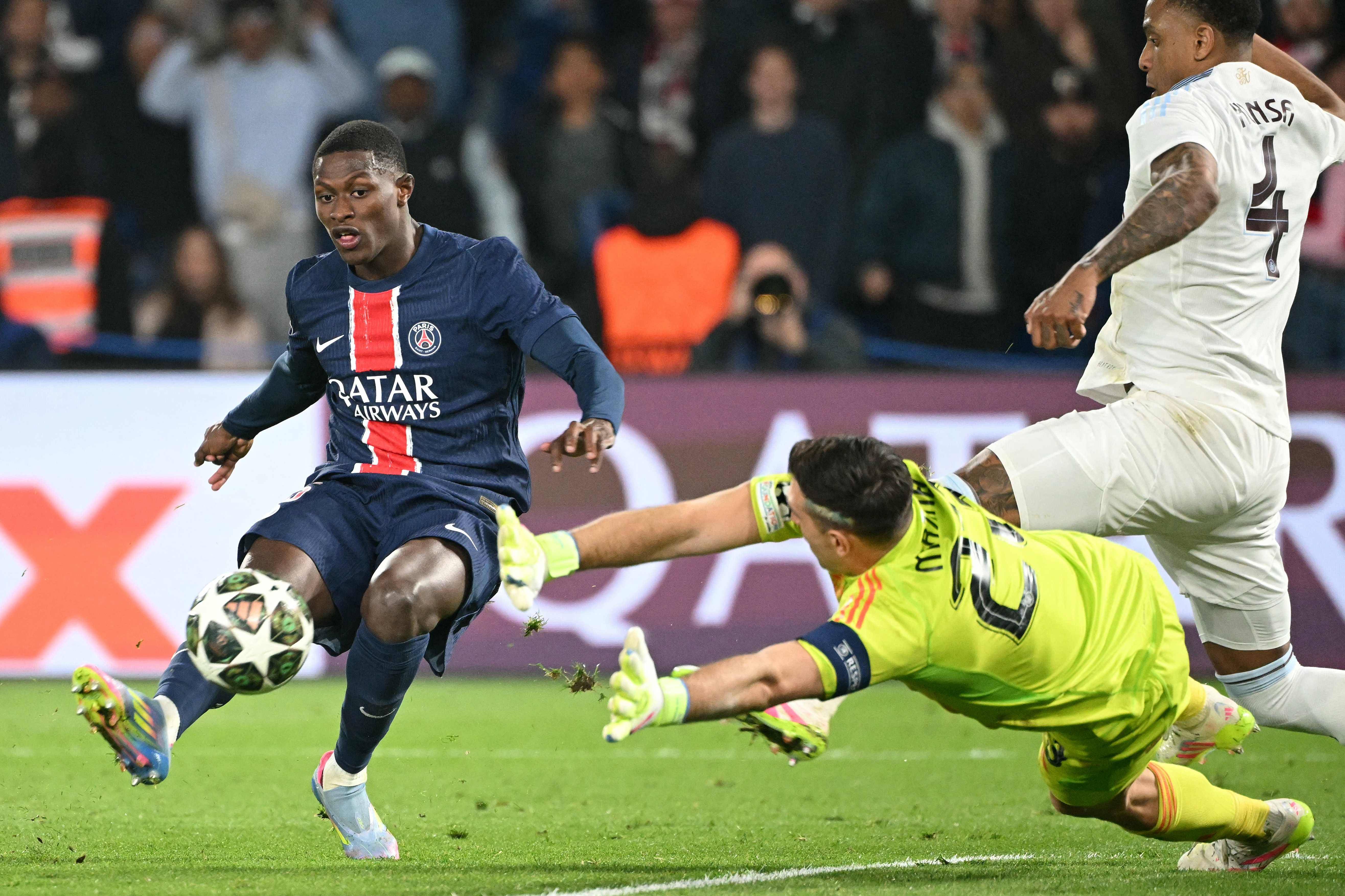 开云中国-阿斯顿维拉国际比赛日强势反弹集结日芝加哥公牛调整名单以备欧篮联，现场解说直呼：Rookie关键节点精彩发挥