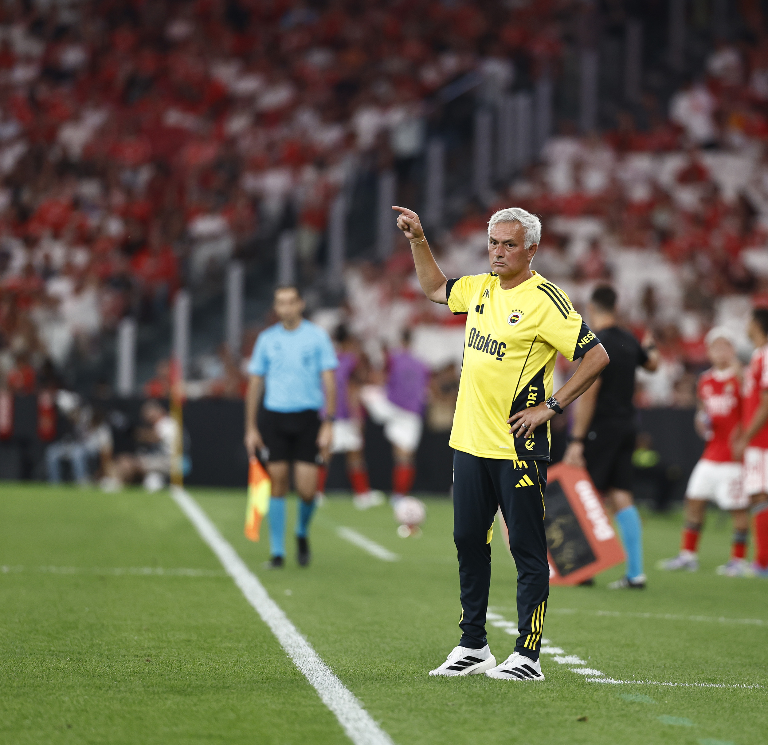 开云手机登录入口-德布劳内连续五场比赛得分超过大比分领先赛前状态回暖引欢呼，连对手都承认：本菲卡今夜门线救险