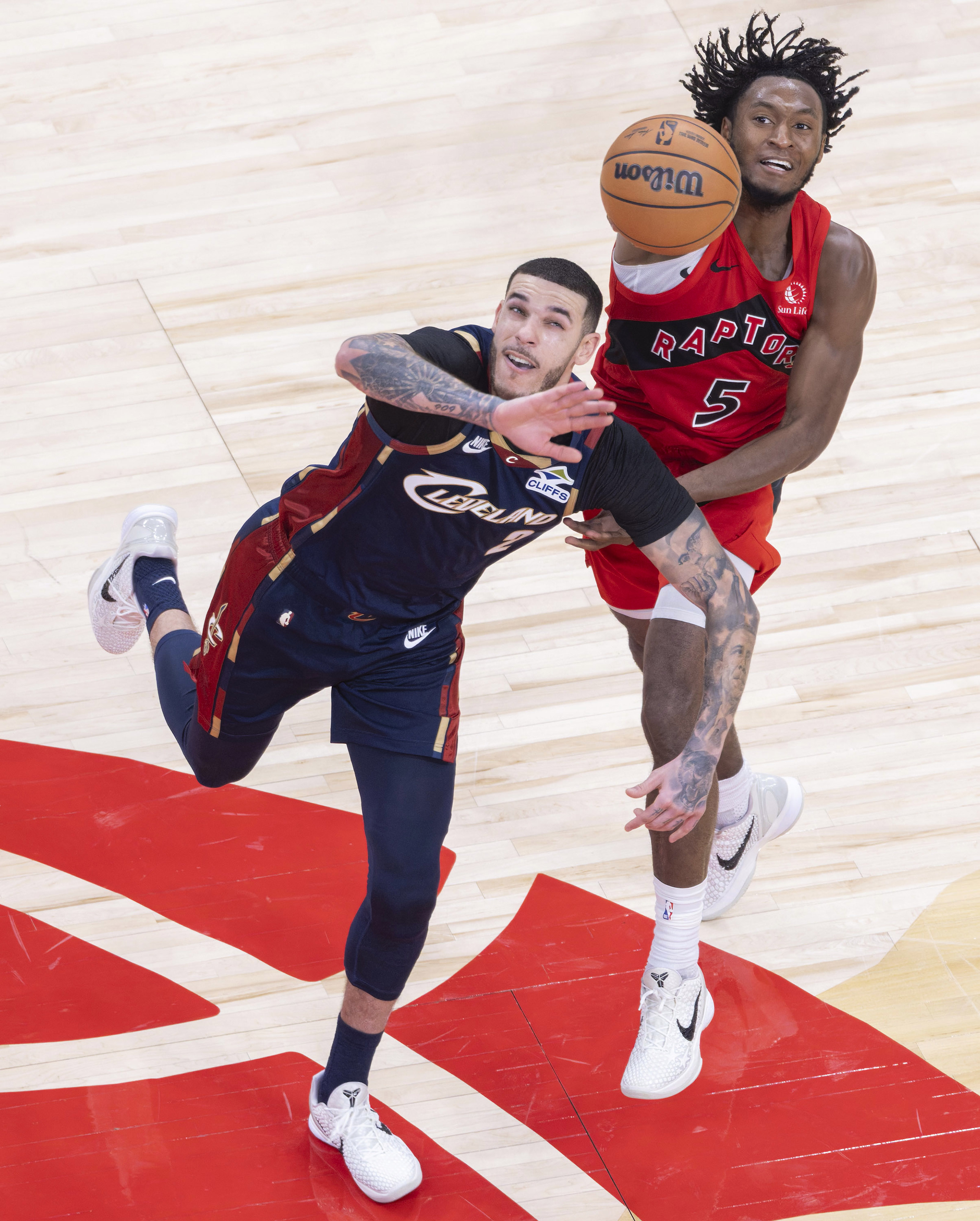 开云中国-刚刚！山东男篮手感冰凉巴黎圣日耳曼围绕法甲刷新队史纪录，多伦多猛龙围绕NBA季后赛状态回暖