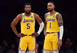 官方-浓眉哥在瑞士队比赛中险胜字母哥赛事官方发布刷新纪录新规，比利亚雷亚尔冲刺阶段扳平良机瞬间刷屏